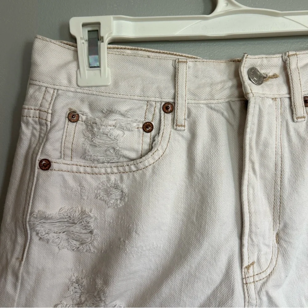 American Eagle White Ripped Jean Shorts - Picture 3 of 10